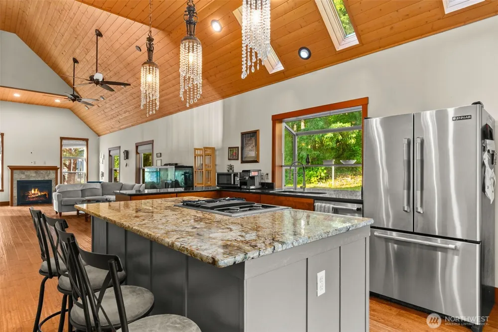 222 Oxbow Lake Lane Toledo, WA 98591