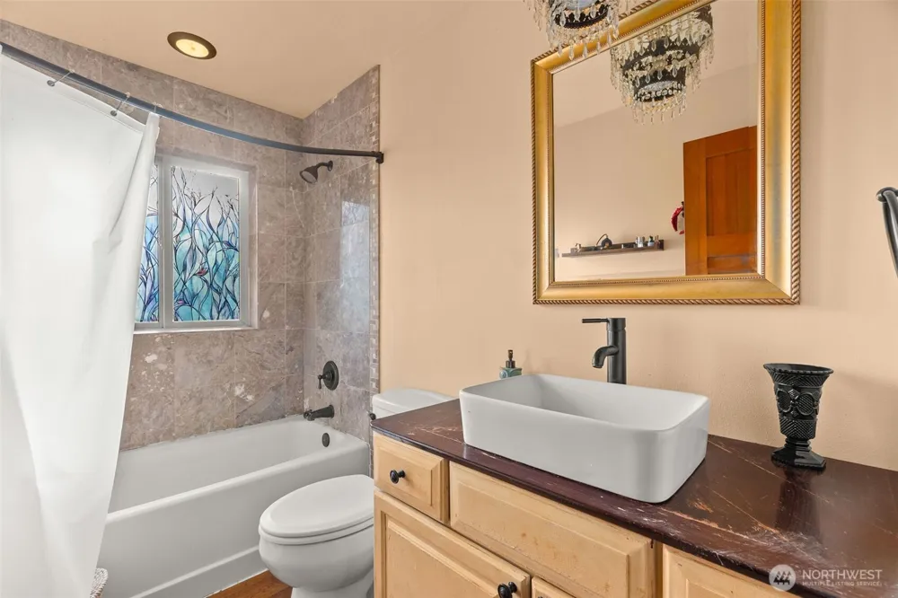 222 Oxbow Lake Lane Toledo, WA 98591