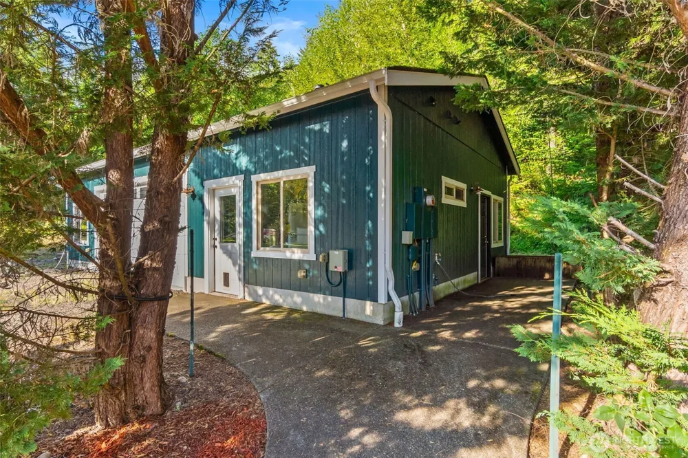 222 Oxbow Lake Lane Toledo, WA 98591