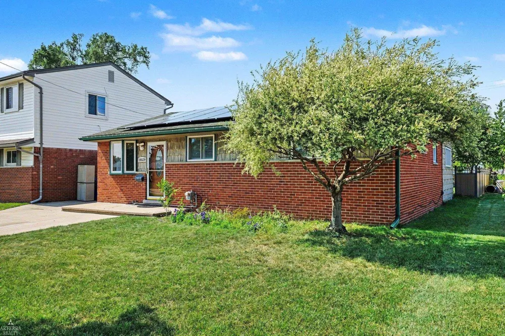 18039 S SUMMER LANE LANE Fraser City, MI 48026