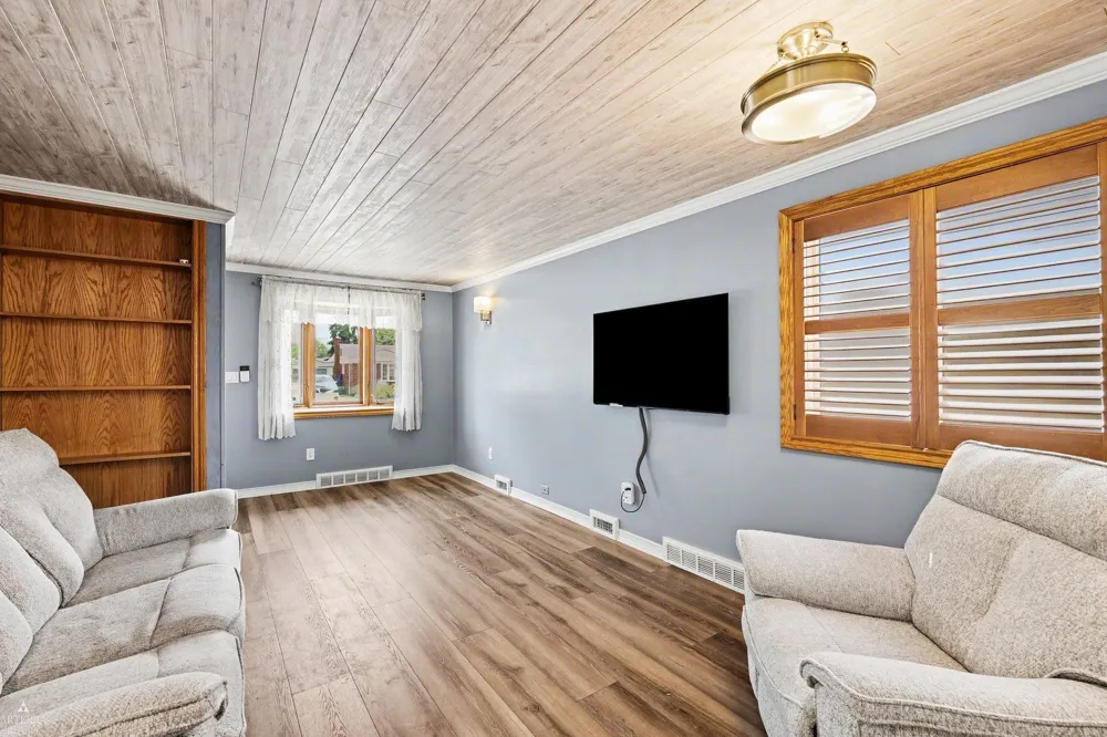 18039 S SUMMER LANE LANE Fraser City, MI 48026