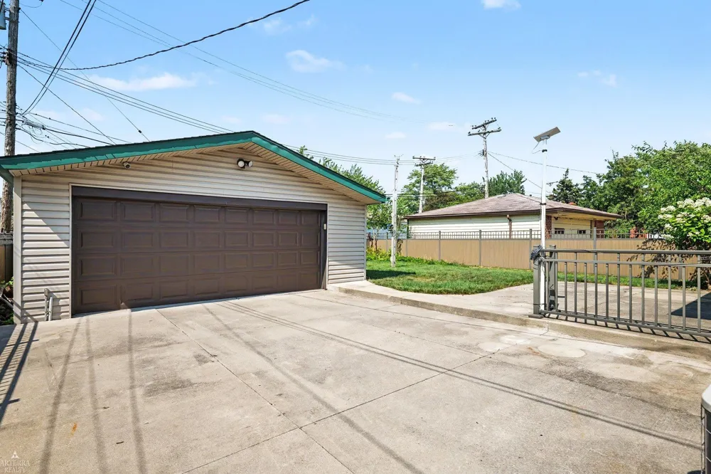 18039 S SUMMER LANE LANE Fraser City, MI 48026