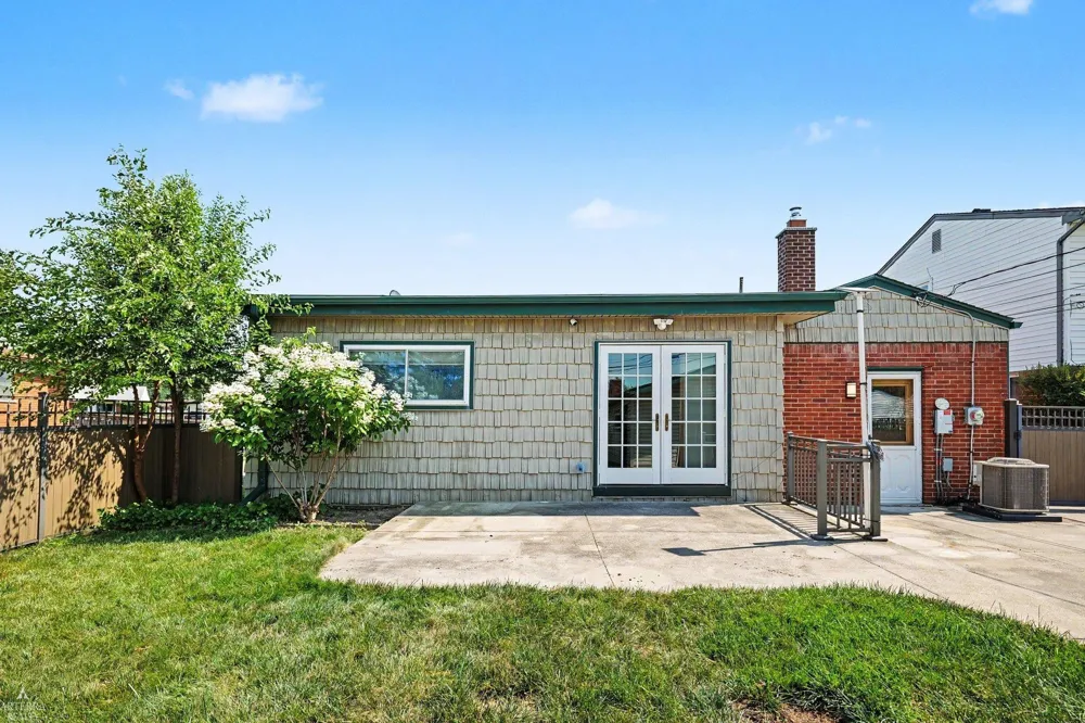 18039 S SUMMER LANE LANE Fraser City, MI 48026