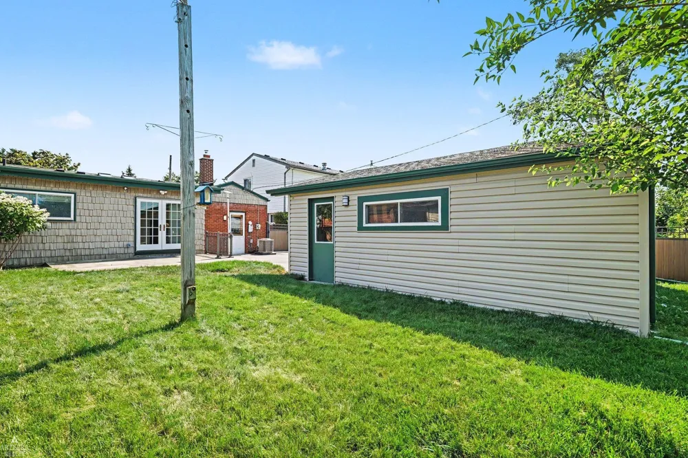 18039 S SUMMER LANE LANE Fraser City, MI 48026