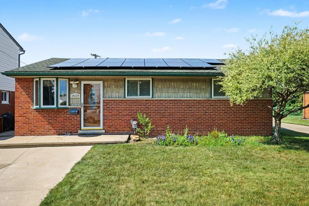 18039 S SUMMER LANE LANE Fraser City, MI 48026