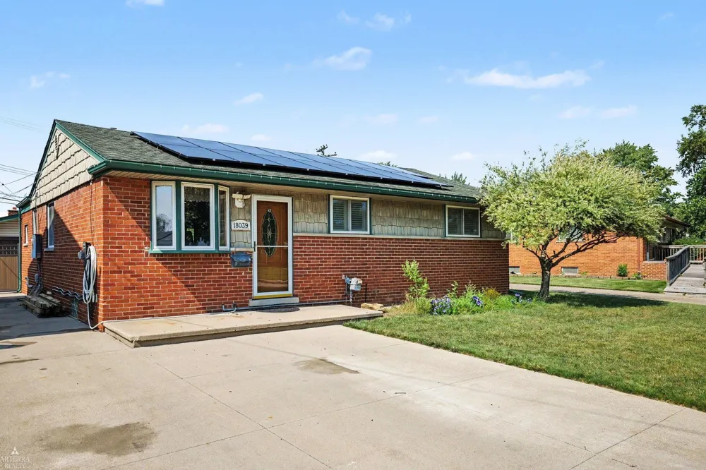 18039 S SUMMER LANE LANE Fraser City, MI 48026
