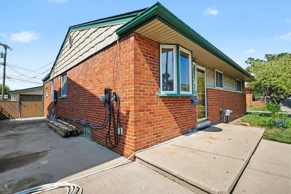 18039 S SUMMER LANE LANE Fraser City, MI 48026