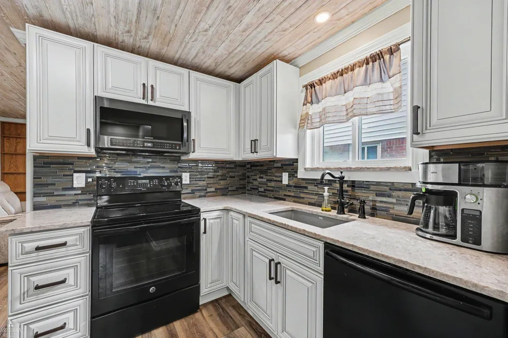 18039 S SUMMER LANE LANE Fraser City, MI 48026