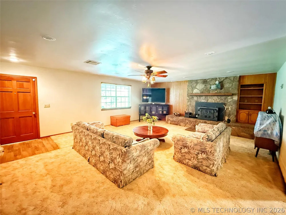 3512 3693P Holdenville, OK 74848