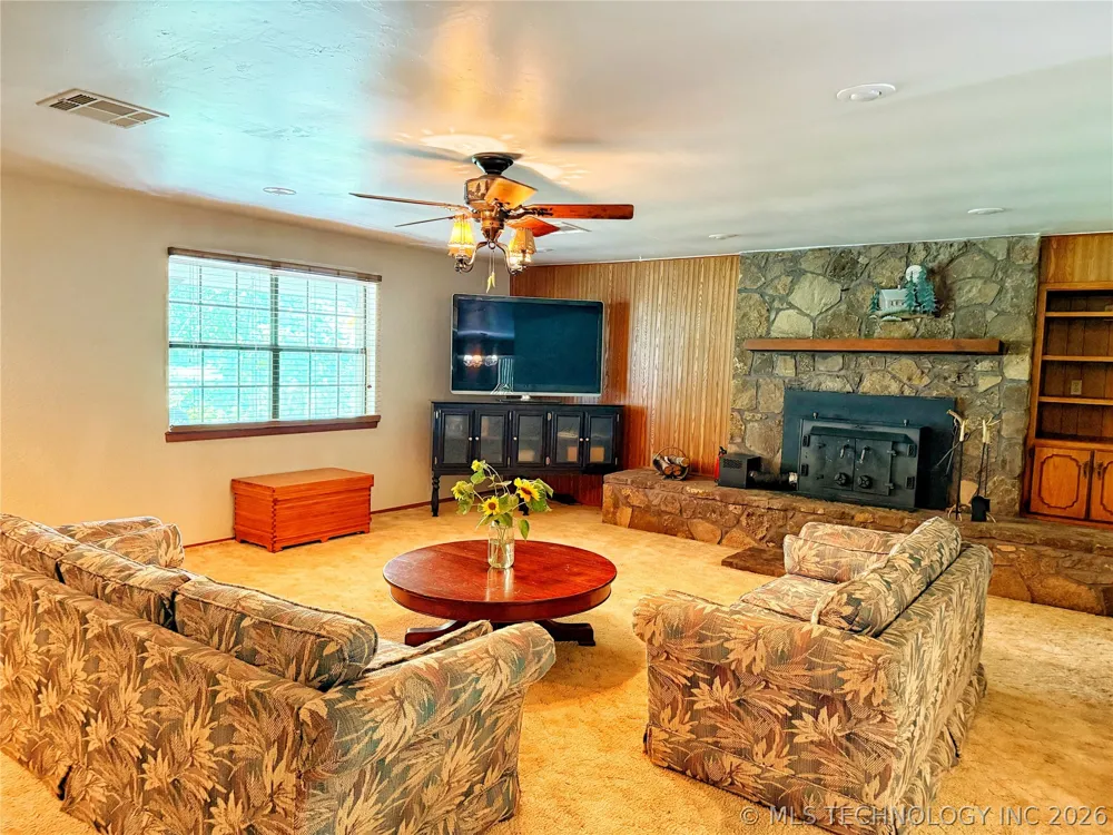 3512 3693P Holdenville, OK 74848