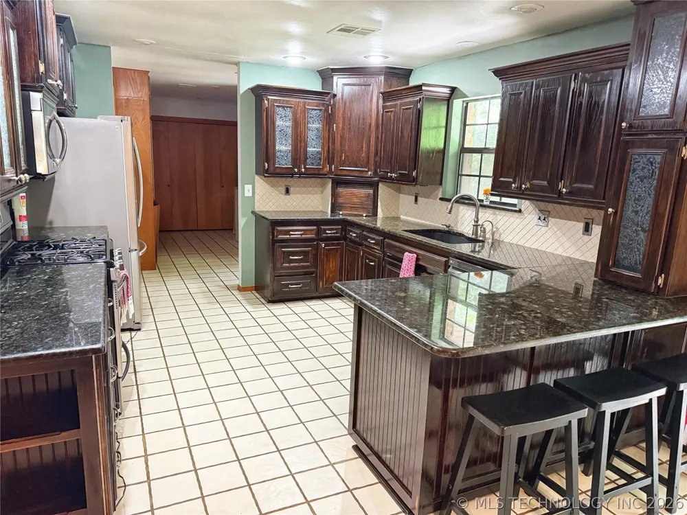 3512 3693P Holdenville, OK 74848