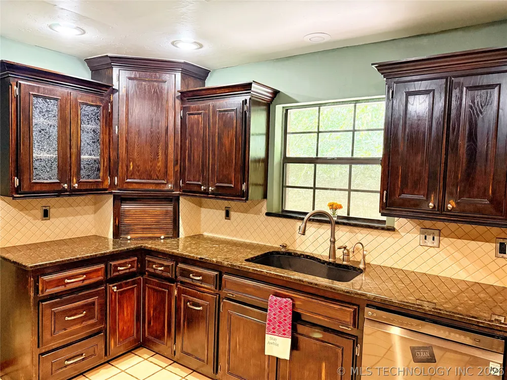 3512 3693P Holdenville, OK 74848