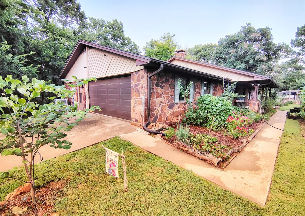 3512 3693P Holdenville, OK 74848