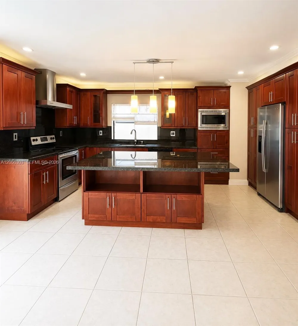 613 Patio Village Way Weston, FL 33326