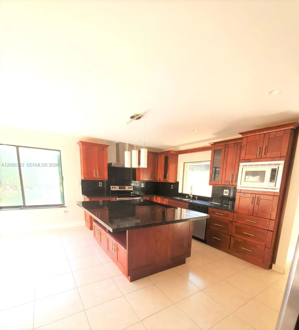613 Patio Village Way Weston, FL 33326