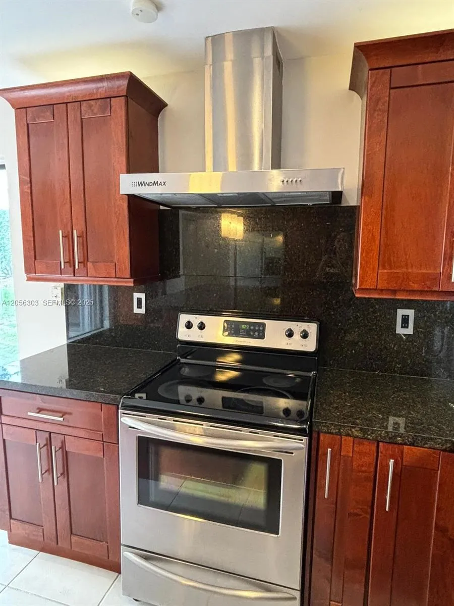 613 Patio Village Way Weston, FL 33326