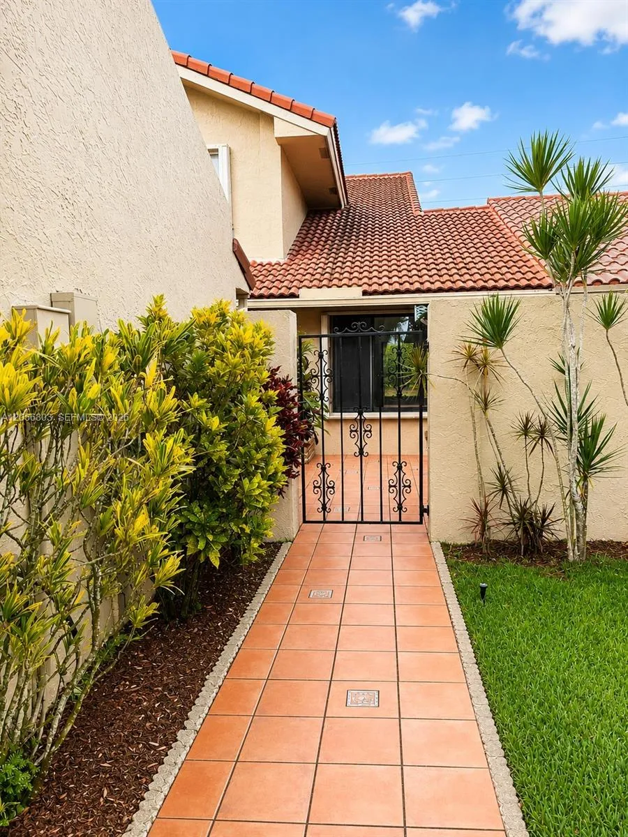 613 Patio Village Way Weston, FL 33326