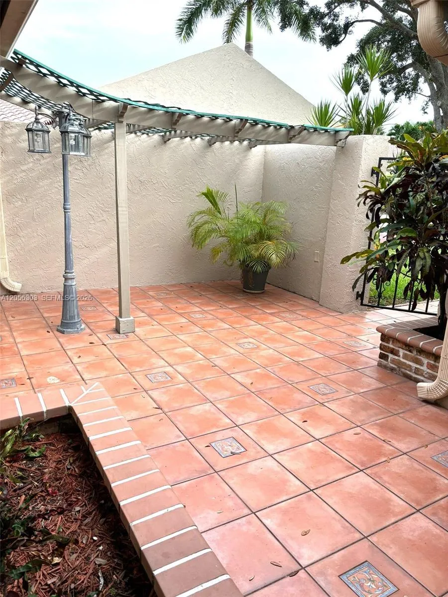 613 Patio Village Way Weston, FL 33326