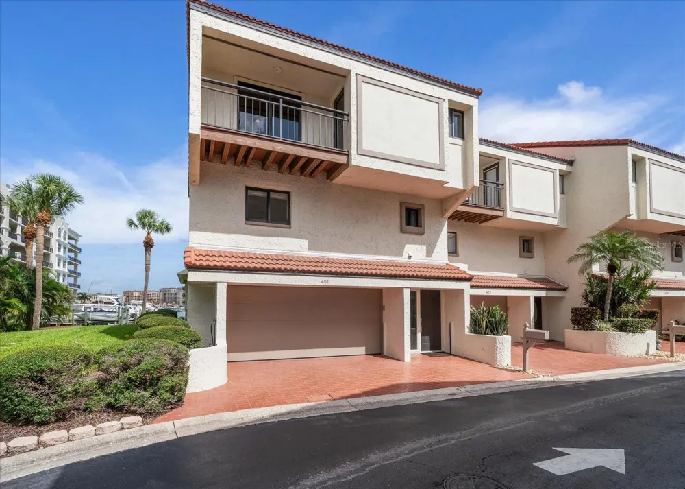 240 WINDWARD PSGE #401 Clearwater Beach, FL 33767