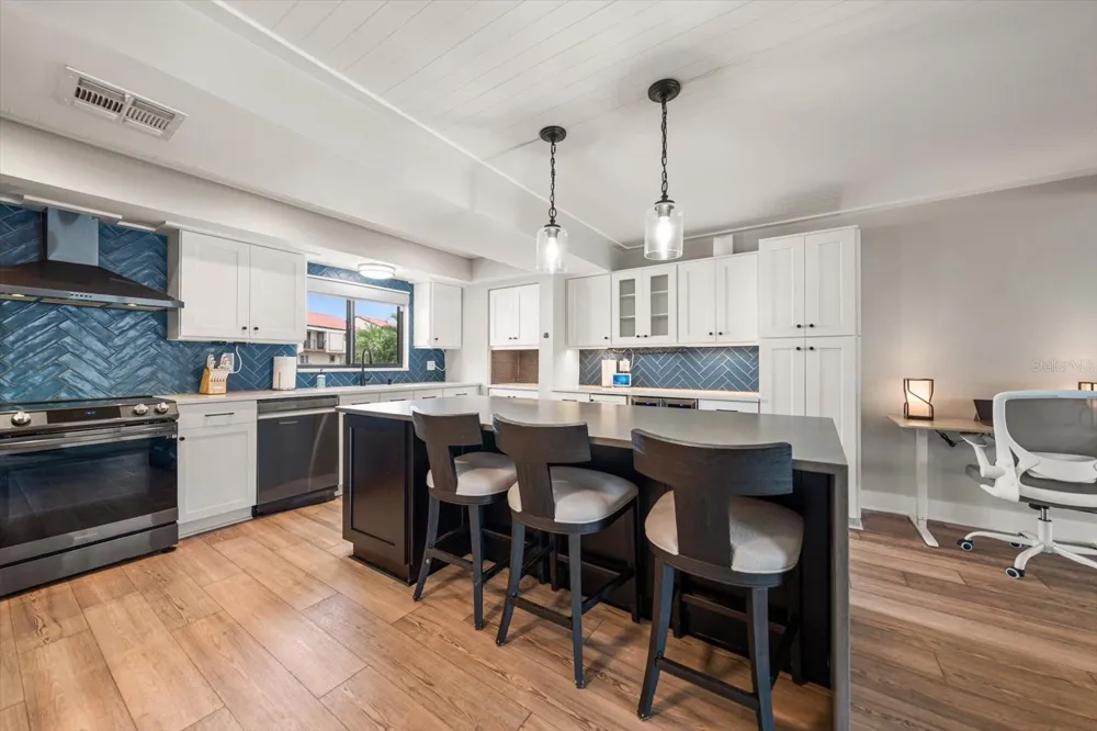 240 WINDWARD PSGE #401 Clearwater Beach, FL 33767