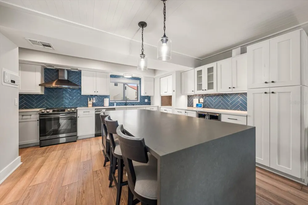 240 WINDWARD PSGE #401 Clearwater Beach, FL 33767