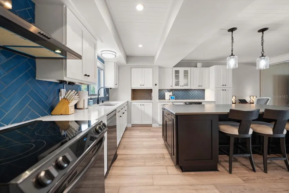 240 WINDWARD PSGE #401 Clearwater Beach, FL 33767