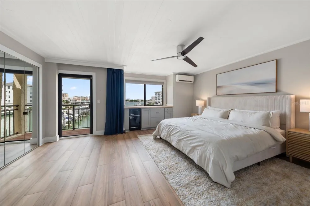 240 WINDWARD PSGE #401 Clearwater Beach, FL 33767
