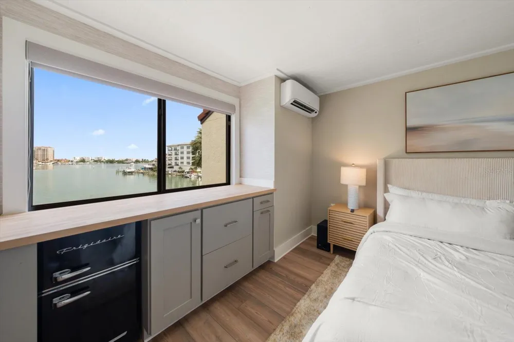 240 WINDWARD PSGE #401 Clearwater Beach, FL 33767