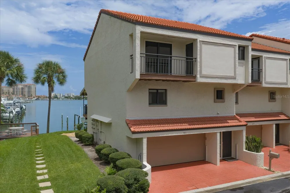 240 WINDWARD PSGE #401 Clearwater Beach, FL 33767
