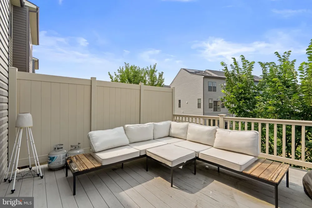 10313 VISTA MEADOW WAY Lanham, MD 20706