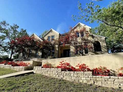 1350 Woodbriar Lane