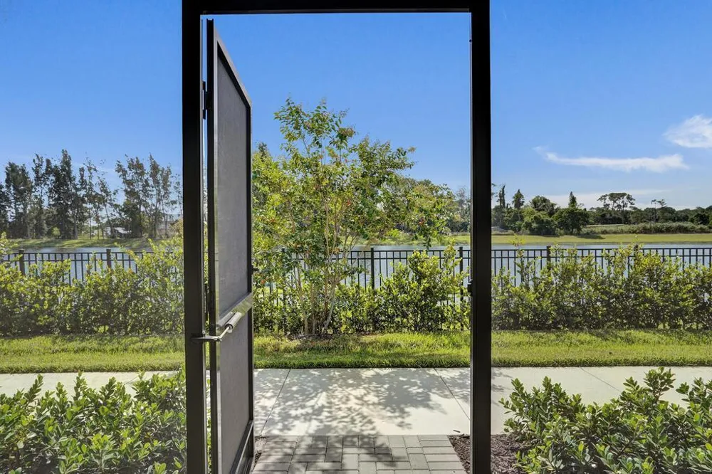 4508 Longwood Lake Square Westlake, FL 33470