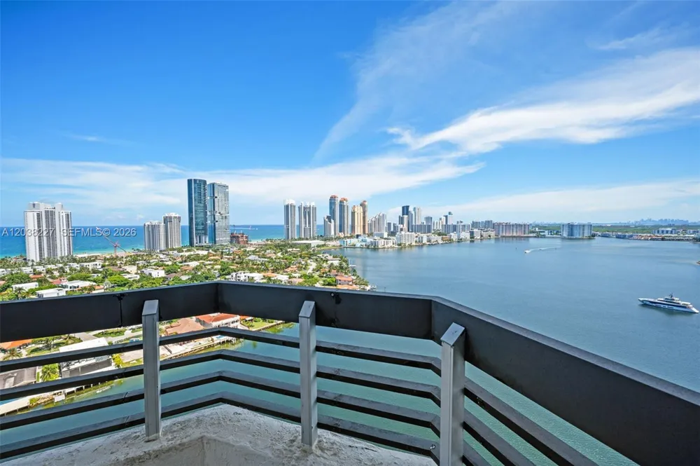 19101 NE 36th Ct #2912 Aventura, FL 33180