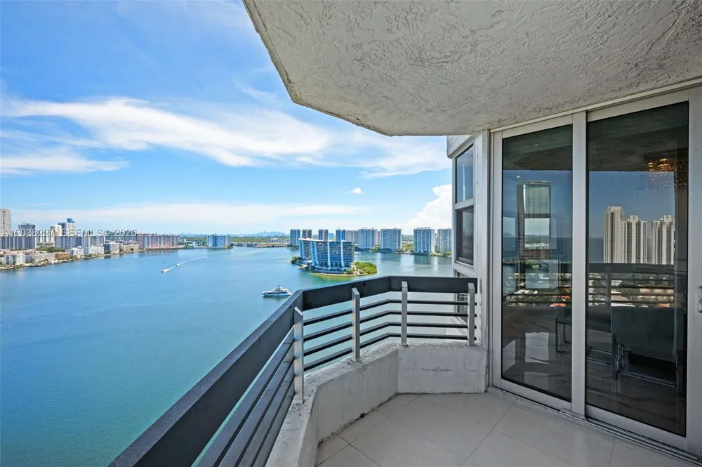19101 NE 36th Ct #2912 Aventura, FL 33180