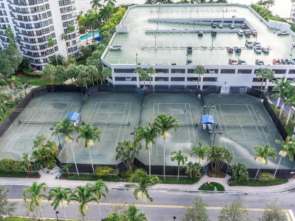 19101 NE 36th Ct #2912 Aventura, FL 33180