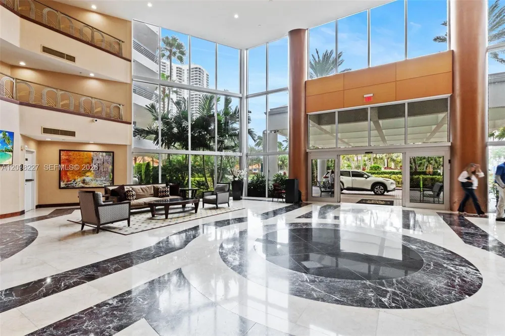 19101 NE 36th Ct #2912 Aventura, FL 33180