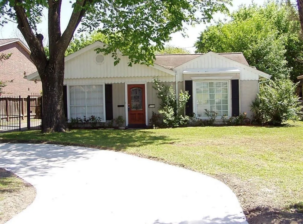 6203 S Rice Avenue Bellaire, TX 77401