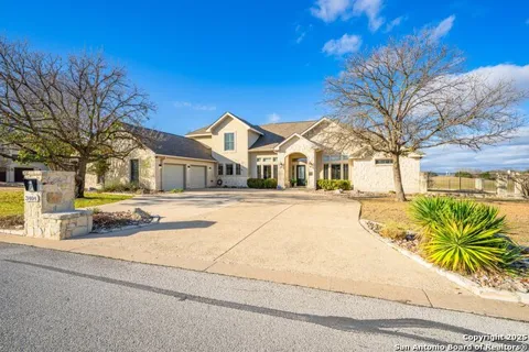 3404 Comanche Trace Dr E