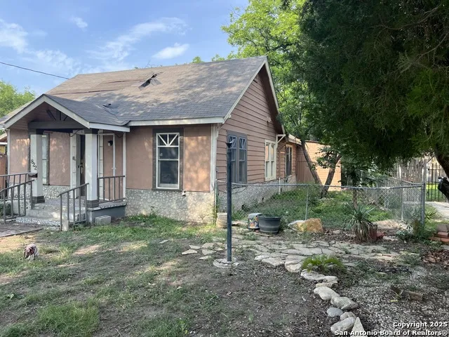 822 High Uvalde, TX 78801