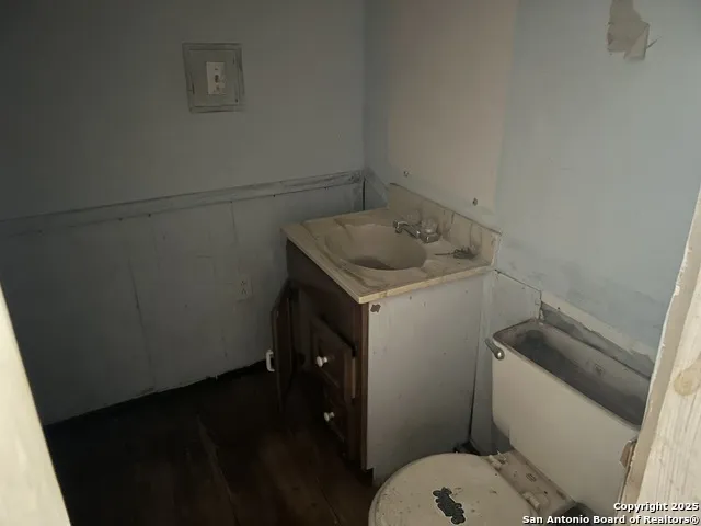 822 High Uvalde, TX 78801