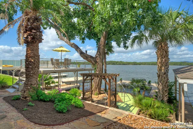 204 Waterway Dr Kingsland, TX 78639