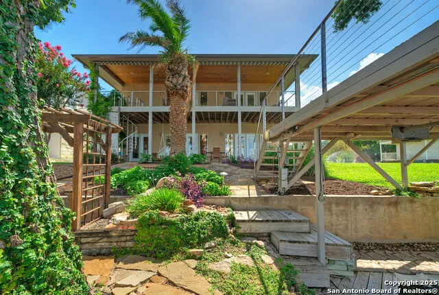 204 Waterway Dr Kingsland, TX 78639