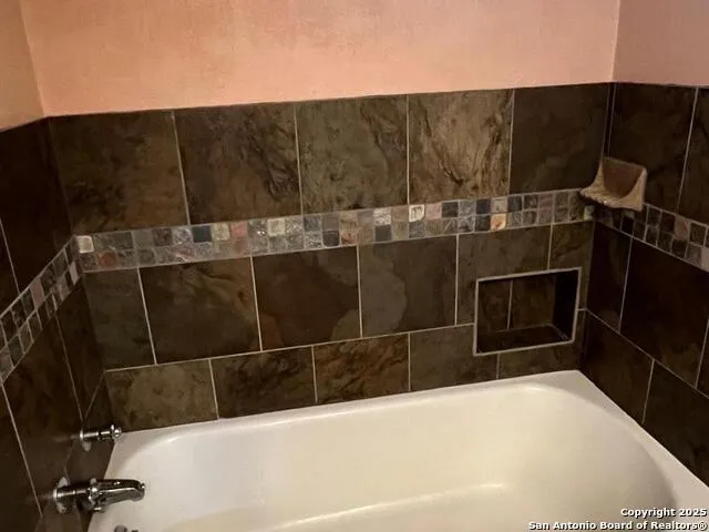 702 Esplanade Karnes City, TX 78118