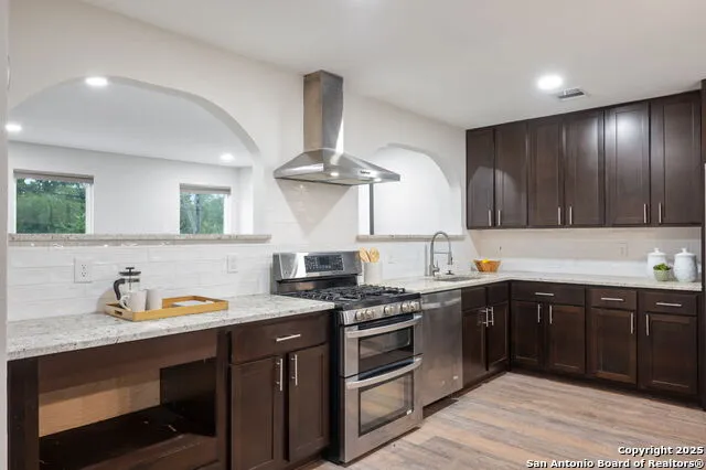929 Morningside Terrell Hills, TX 78209