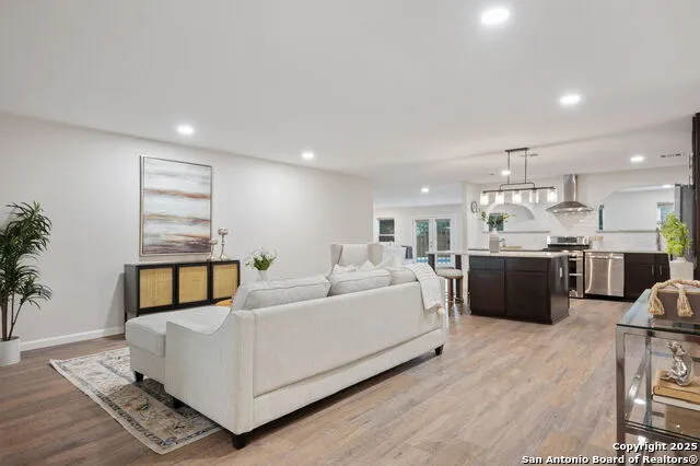 929 Morningside Terrell Hills, TX 78209