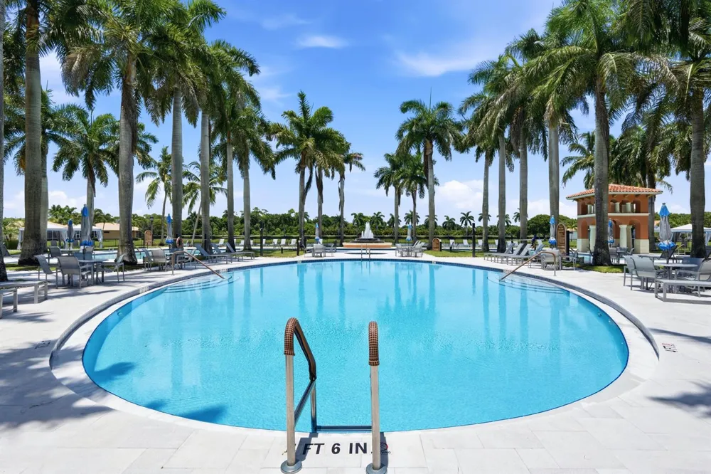 9857 VIA GRANDE W Wellington, FL 33411