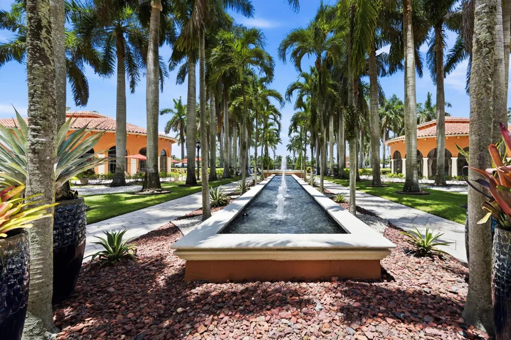 9857 VIA GRANDE W Wellington, FL 33411