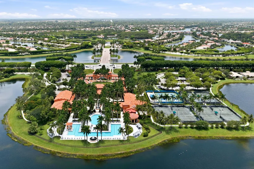 9857 VIA GRANDE W Wellington, FL 33411