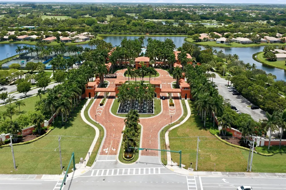 9857 VIA GRANDE W Wellington, FL 33411