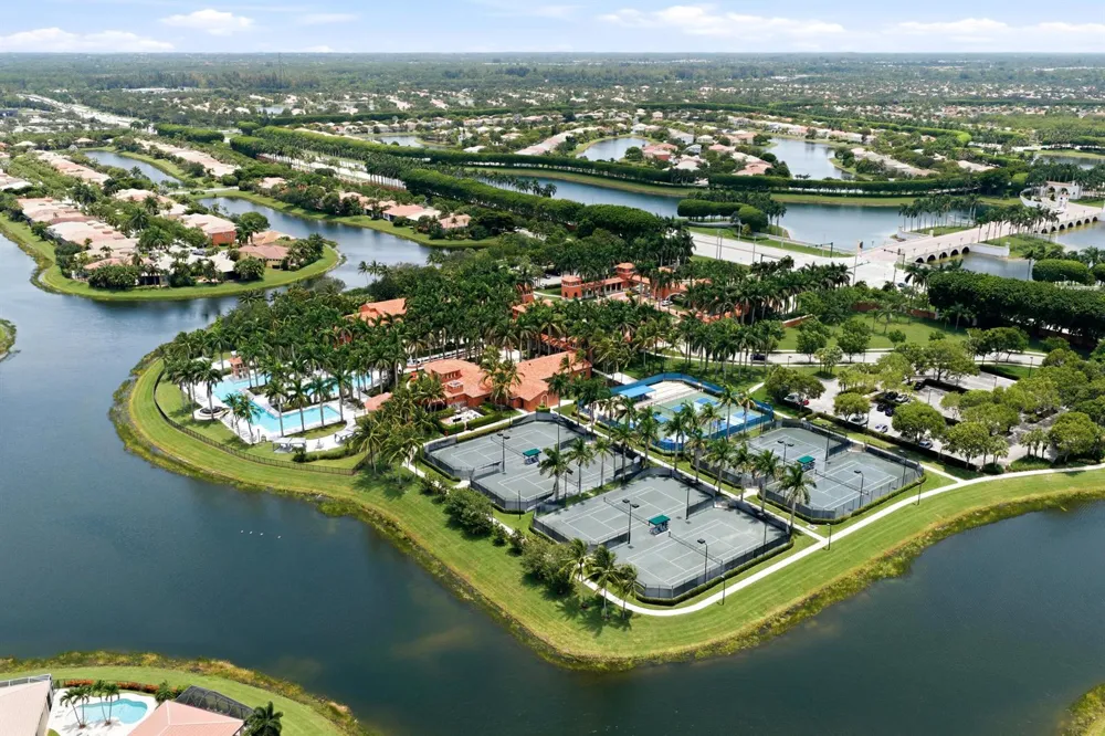 9857 VIA GRANDE W Wellington, FL 33411